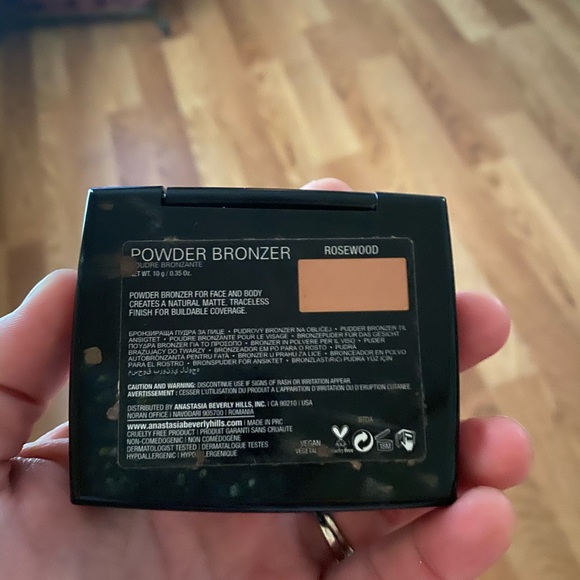 Bronzer - Picture 2 of 2